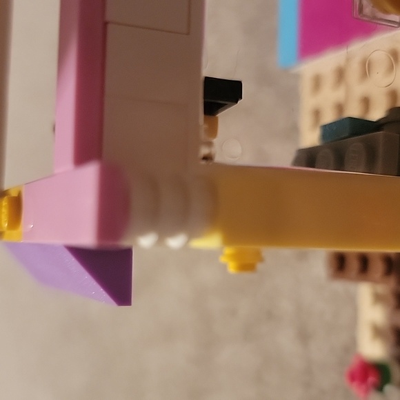 Lego Friends Stephanie's Beach Houae - Picture 5 of 6